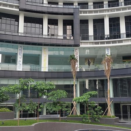 Milano Versace Suites Makati City Zewnętrze zdjęcie