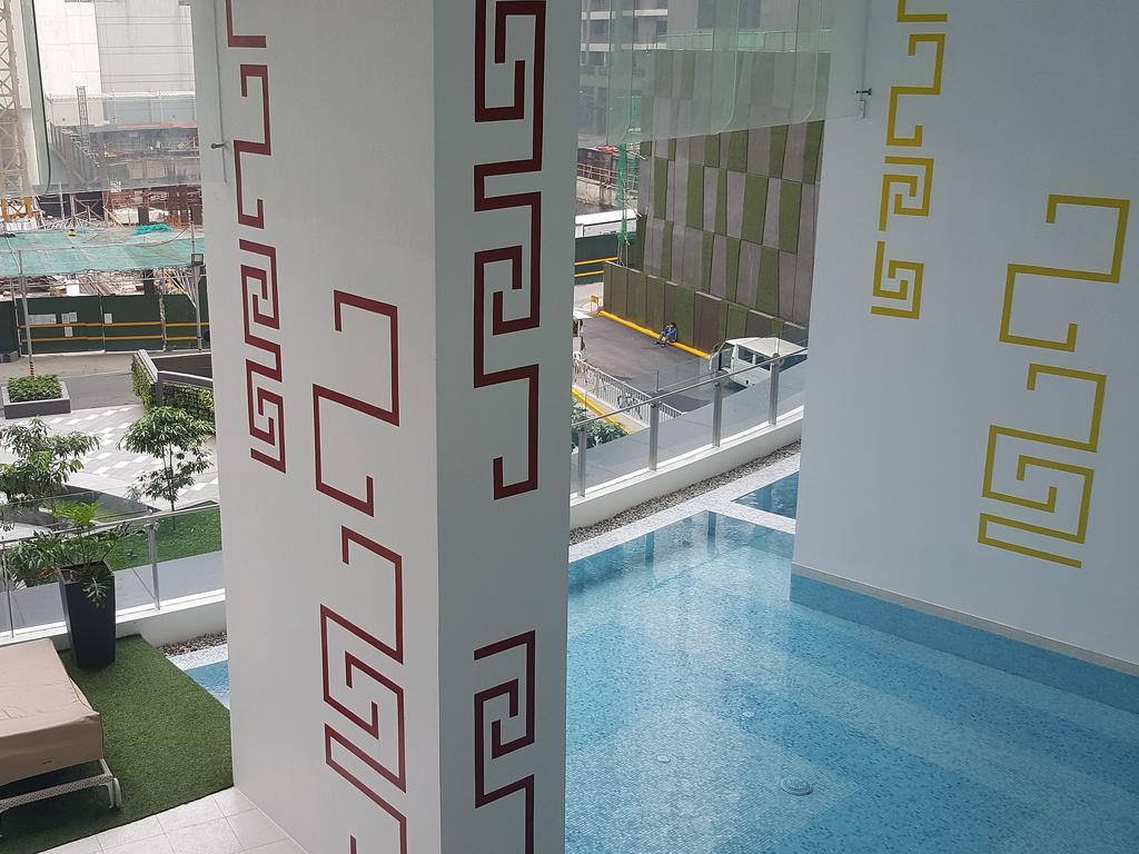 Milano Versace Suites Makati City Zewnętrze zdjęcie